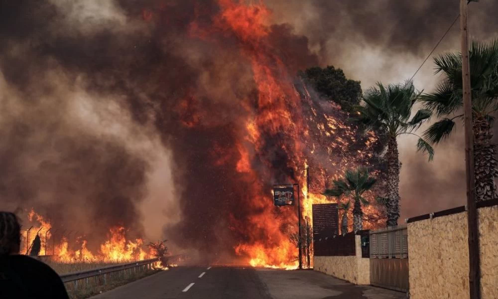 Φωτιά στην Βαρυμπόμπη: Ποιες περιοχές δεν έχουν ρεύμα στην Αττική
